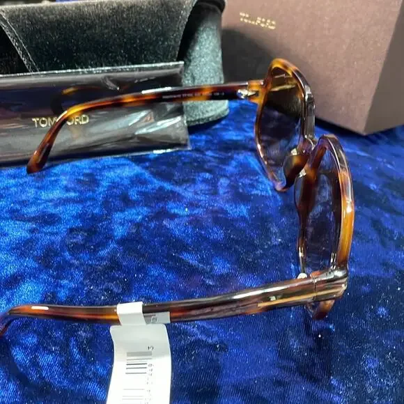 Tom Ford Sunglasses NIB MSRP $430 size 52 tortis Frame